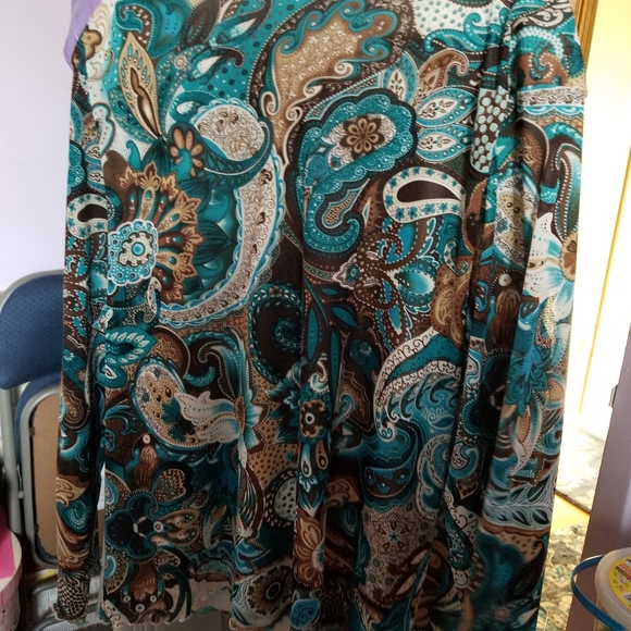 Lightweight Blouse - Picture 2 of 3